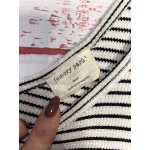 Emory Park Striped & Floral Distressed Hem Tank | Small - Picture 3 of 5